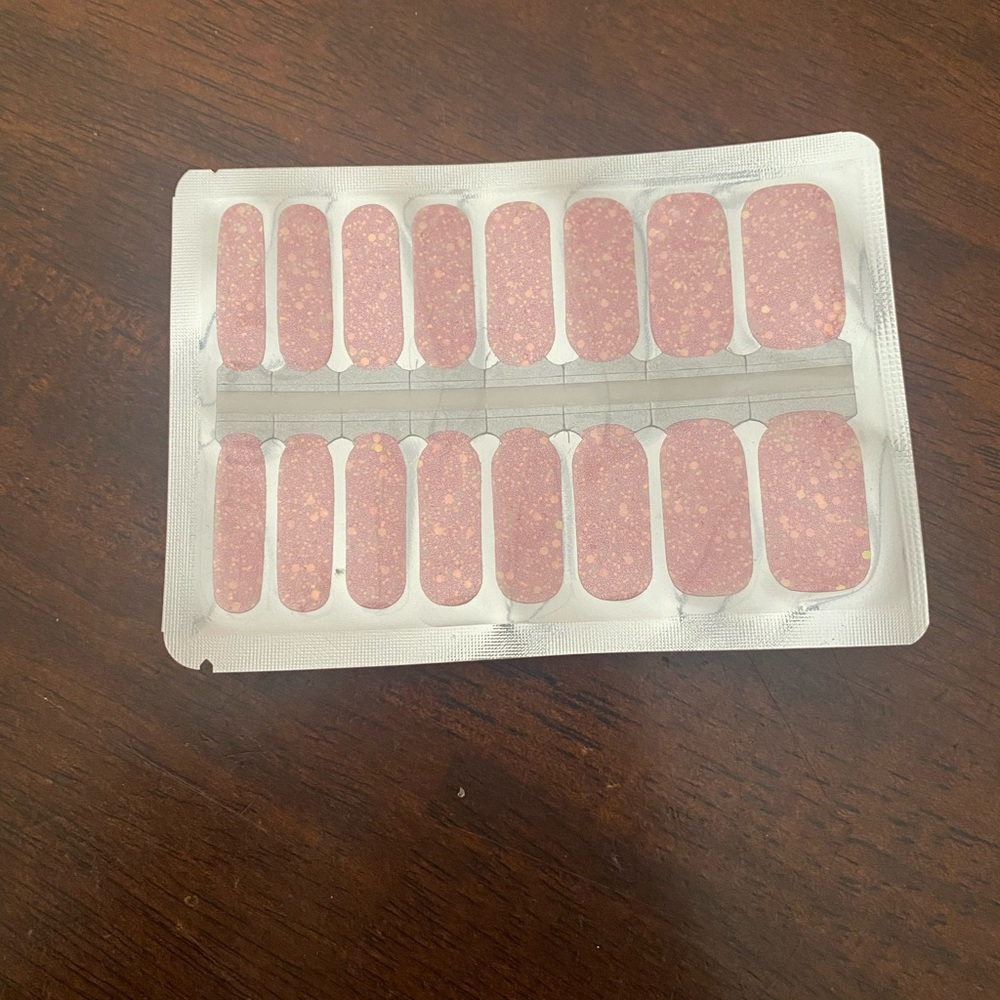 Chickie Nail strips- cute pink glitter
